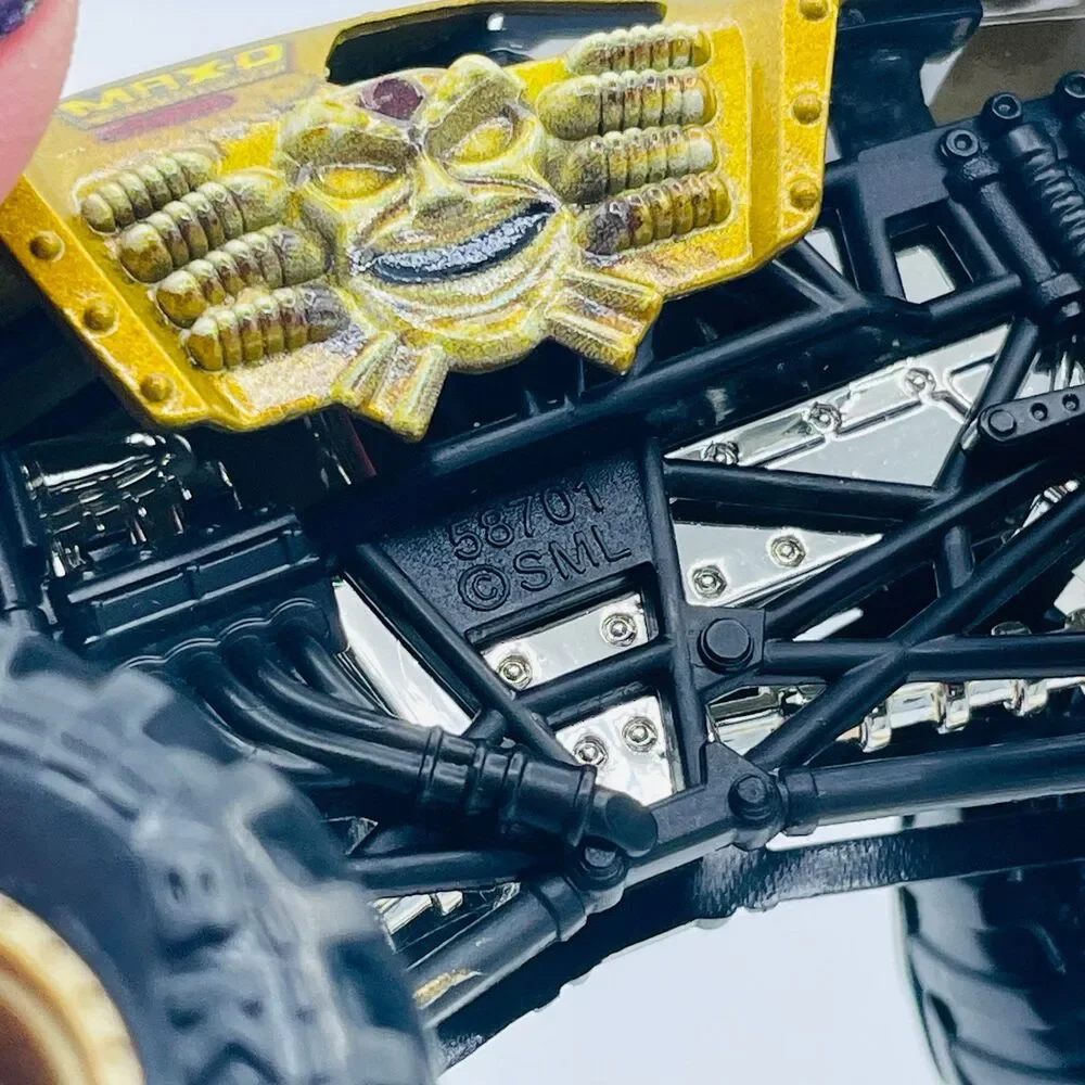 Monser Jam Max-D Maximum Destruction Hot Wheels Truck 1:64